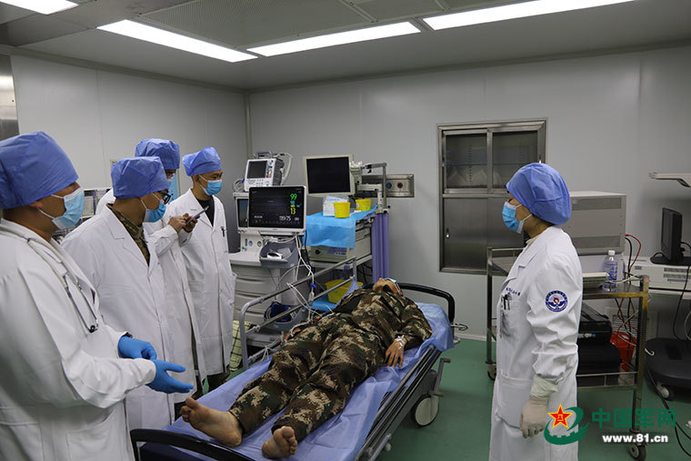 陆军第957医院成功实施阿里地区首例无痛支气管镜检查及镜下肺泡灌洗术