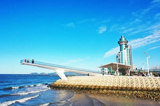 一流品质建筑 现代海岸美学 烟台开发区精雕金沙滩"最美海岸线"