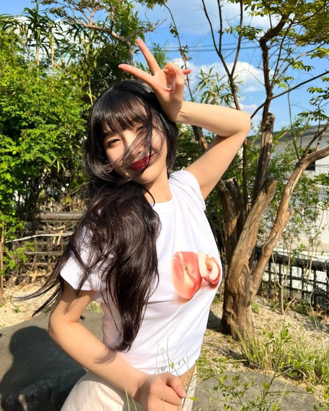 可爱的果汁美貌redvelvet朴秀荣秀出健康阳光丰满s型身材