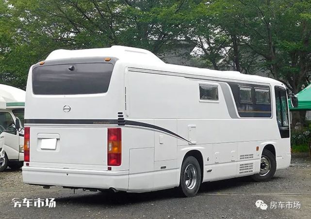 空間舒適度層級提升,日野中型客車改房車,配8.0l柴油v6發動機