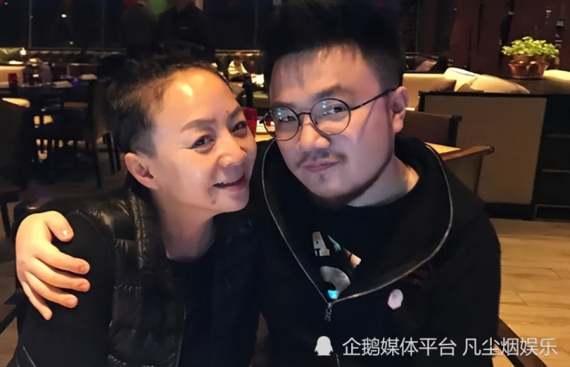 巴圖的兩個兒子也該叫他一聲爺爺,但英達和宋丹丹離婚多少年就棄養了