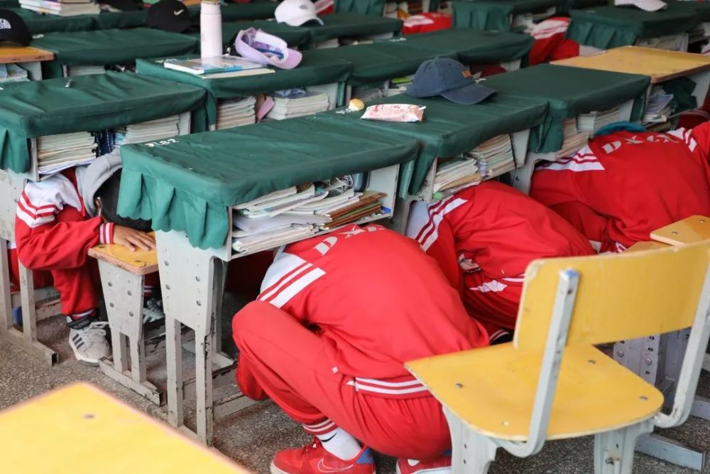 当雄县举行地震应急疏散演练