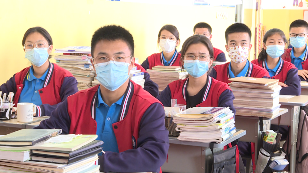 铸牢中华民族共同体意识轮台县第三中学铸牢中华民族共同体意识同上一