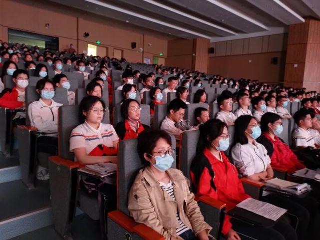 国家二级心理咨询师夏子老师回母校霞浦一中做专题讲座