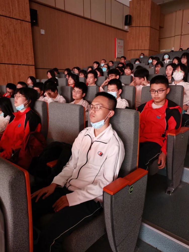 国家二级心理咨询师夏子老师回母校霞浦一中做专题讲座