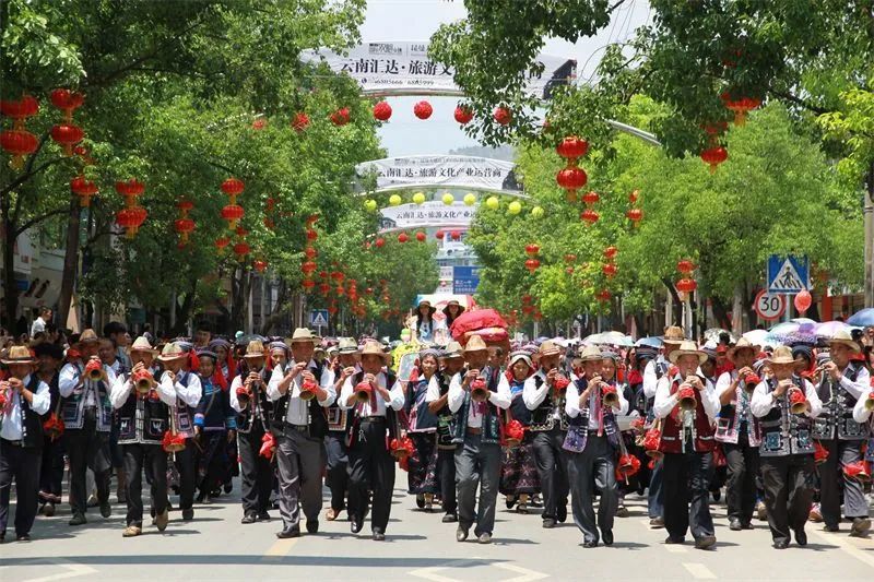 民族風情……雙胞聯歡晚會,雙子星才藝大賽,千對雙胞大巡遊,哈尼抹黑