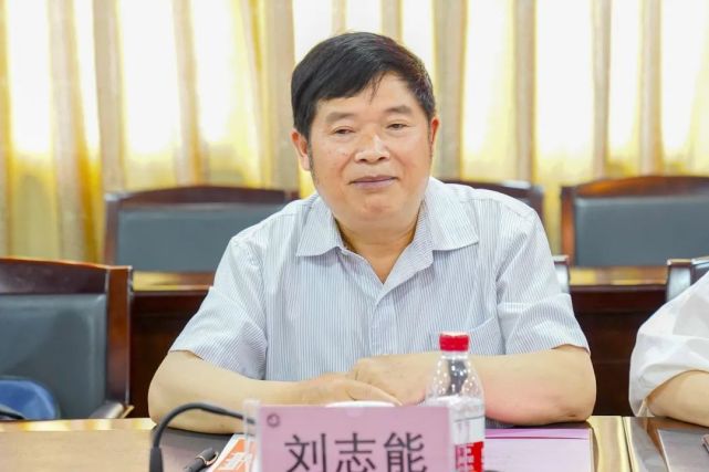 雷山县人民医院副院长刘志能,雷山县妇幼保健院院长李胜杰也分别表达