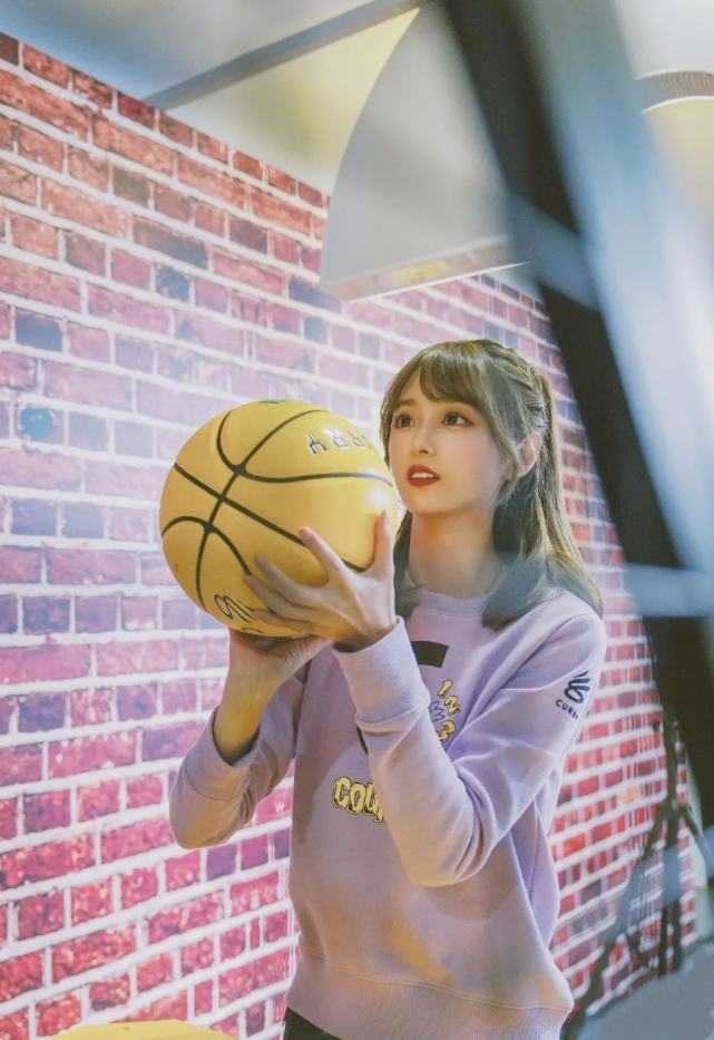 長江以北小七最美騰訊體育nba美女主播王小七