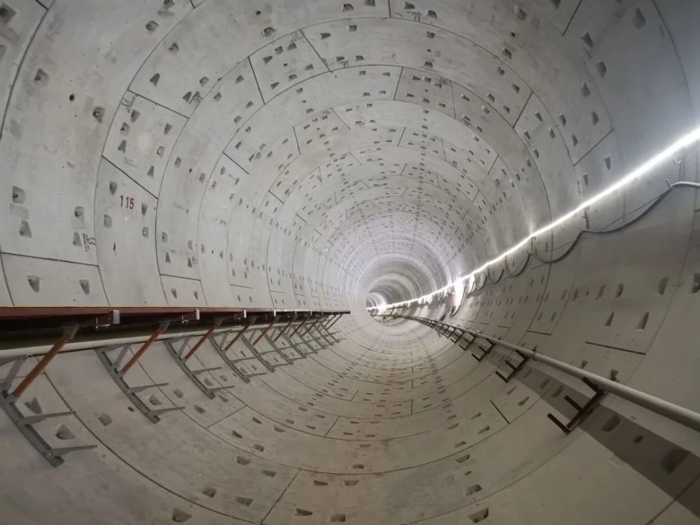 东莞地铁1号线莞太路至中心广场站盾构区间双线贯通