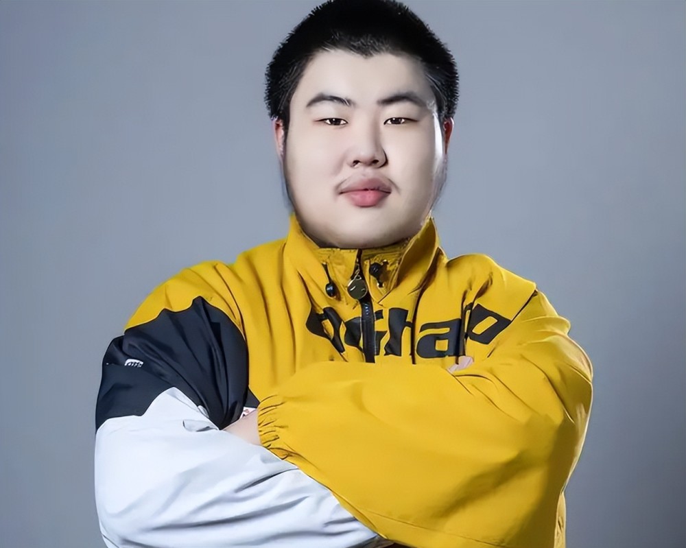 小胖未成年就逼宫英凯爆出猛料拿不到首发就选择转会