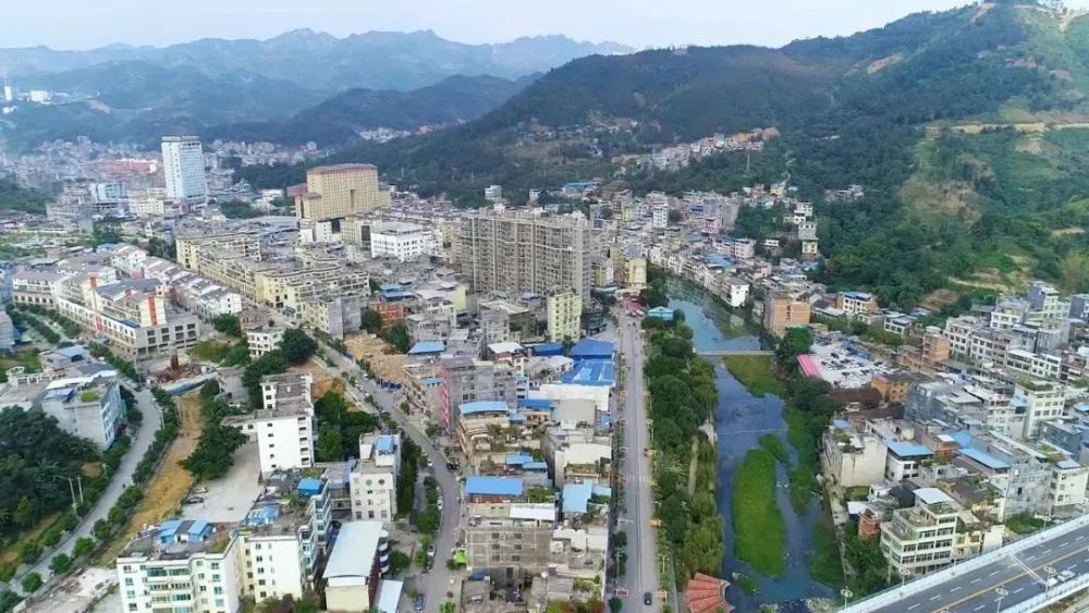 一城文明风满目新图景望谟县创建省级文明城市走笔