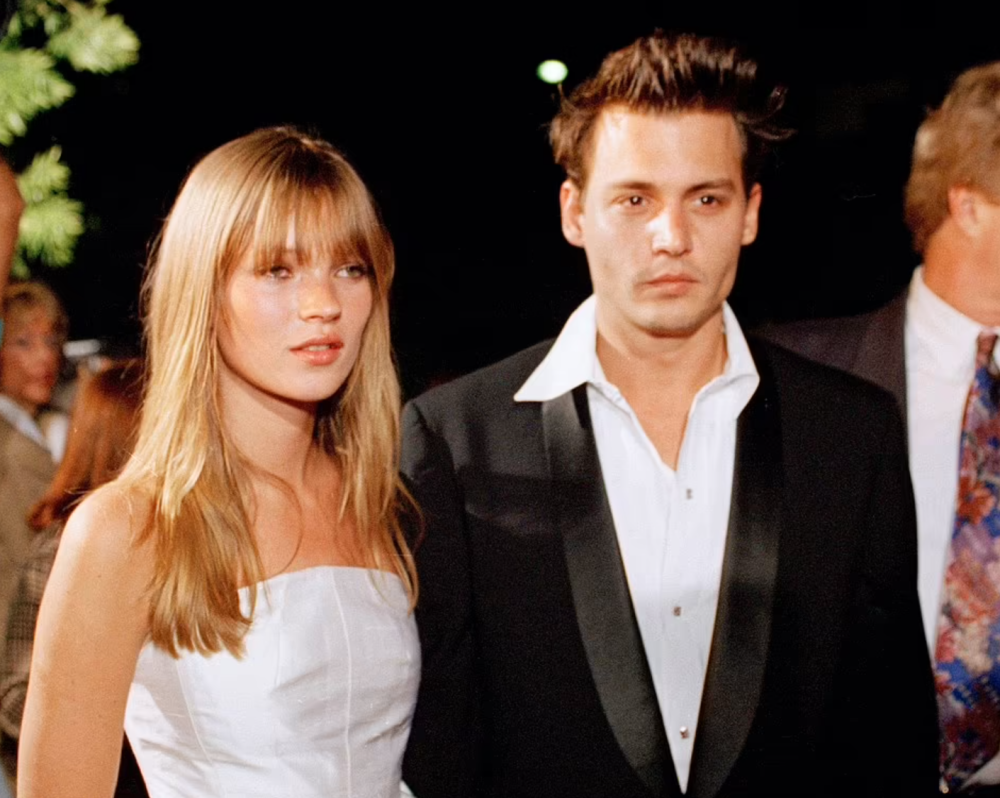 超模凯特摩丝视频出庭为前男友德普作证否认曾被对方推下楼梯