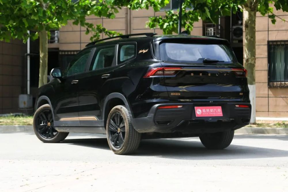 黑化设计更个性实拍吉利豪越黑金限定版