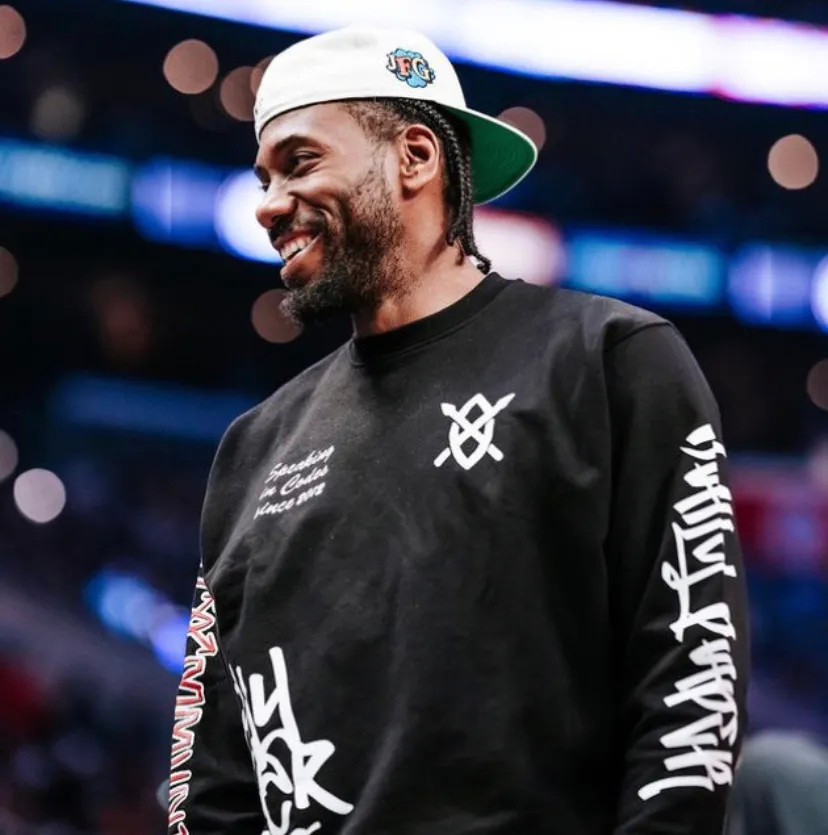 莱昂纳德与女友订婚小卡女友手戴钻戒谈nba总冠军快船队