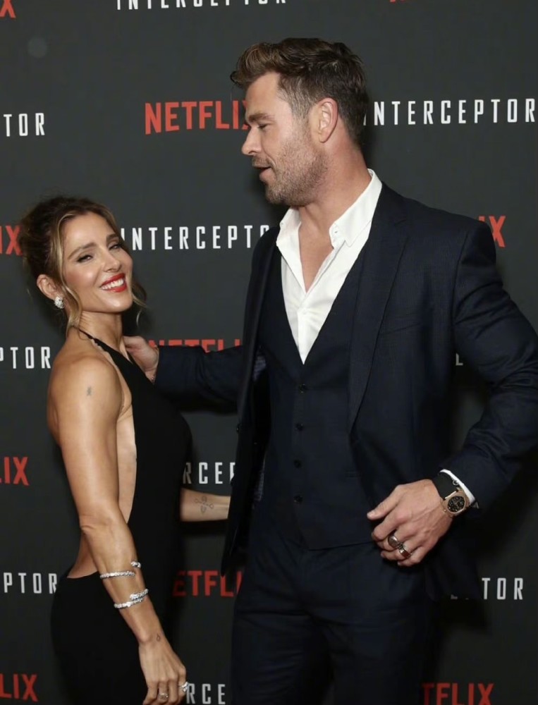 肌肉壮到领口爆开,锤嫂都忍不住当场摸_腾讯新闻