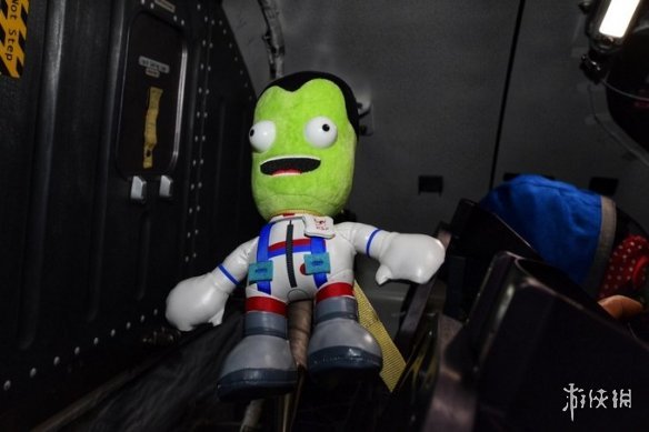 真的上太空了坎巴拉小绿人玩偶随波音飞船升空