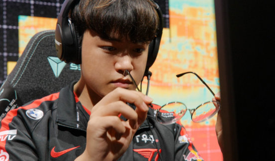 小吕布自述输掉比赛失去了自信心多亏了faker帮助自己