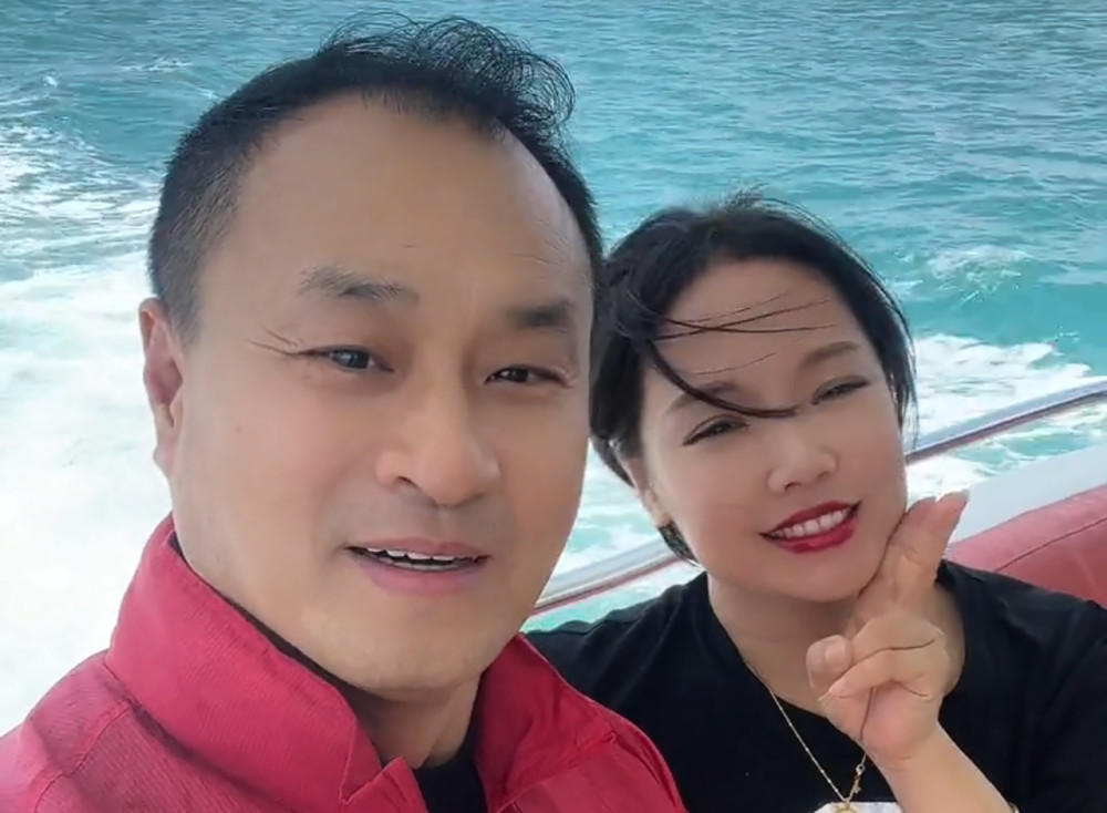 王老七离开《乡村爱情17》剧组,媳妇漂亮像女儿,自称感恩象牙山_腾讯