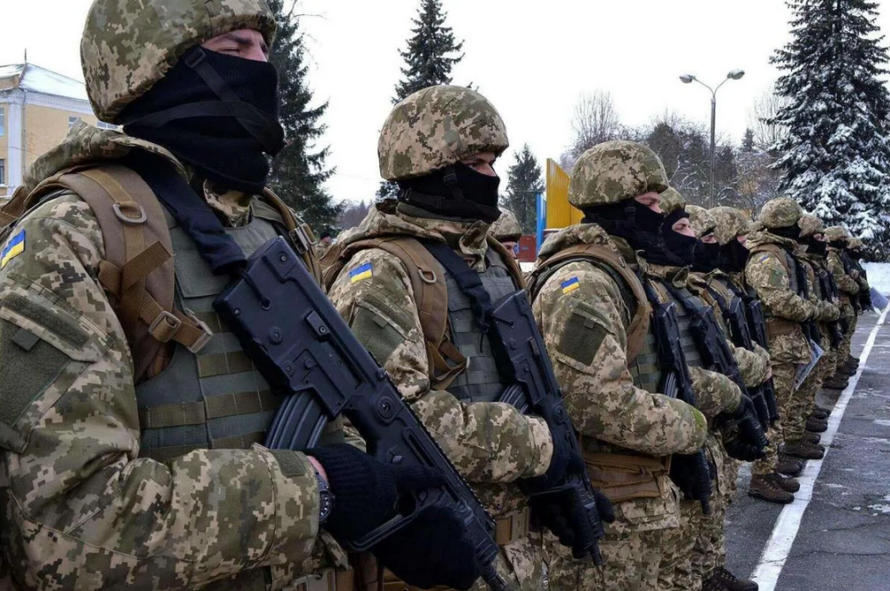 乌克兰女子组织售卖不雅照片为军队募捐，乌克兰女明星：非常棒