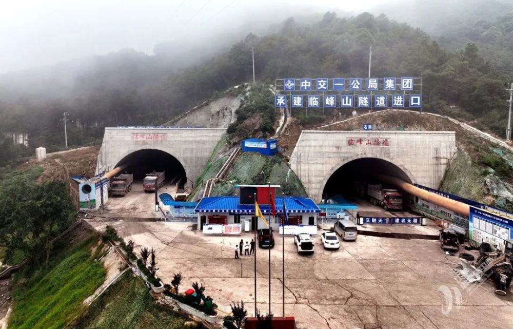 江泸北线高速临峰山隧道全媒体记者:苏盛宇 林应竟通讯员:张明磊