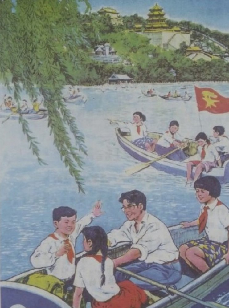 可能嘴里已经开始唱起来了——"让我们荡起双桨,小船儿推开波浪,海面