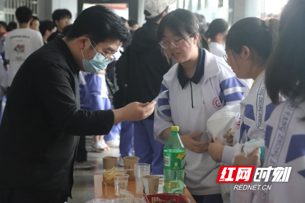 課程思政 勞動助學 株洲市九方中學開展愛心義賣活動