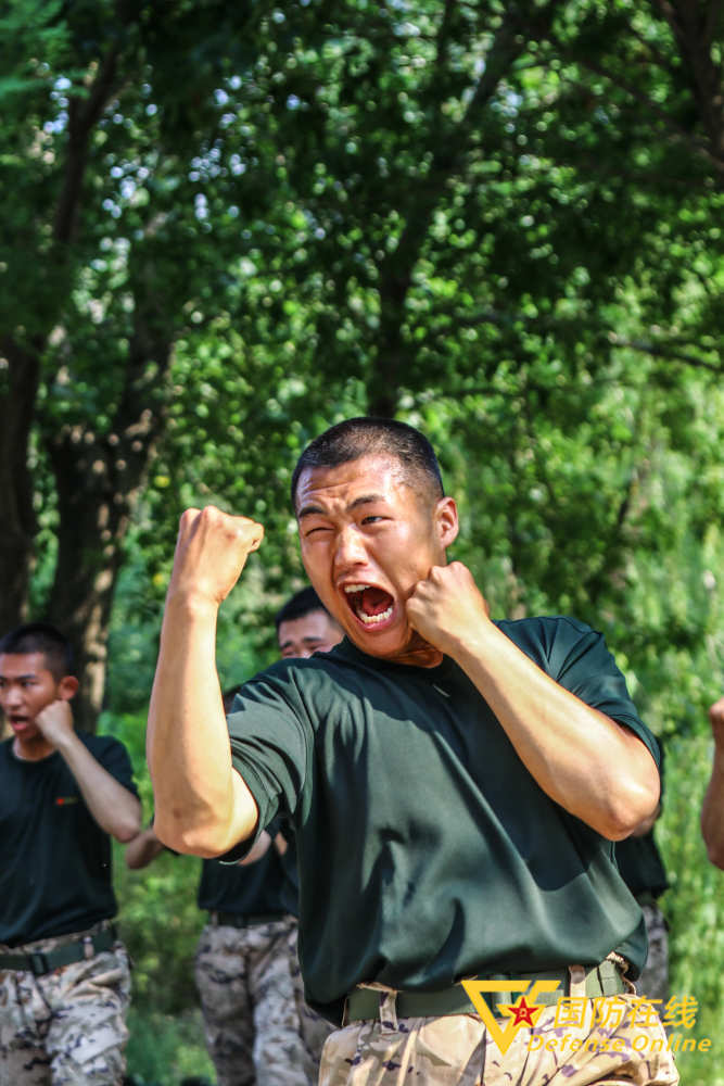 直击武警官兵擒敌训练_腾讯新闻