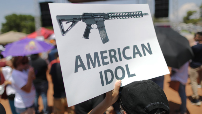 小学枪击案后美国枪支制造商股价飞涨：美国人为什么越来越想买枪？