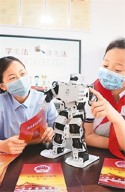 普法机器人进校园