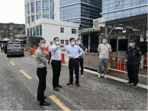 5月26日上午,潜江市卫健委党组书记,主任彭家洪一行对市中心医院,中医