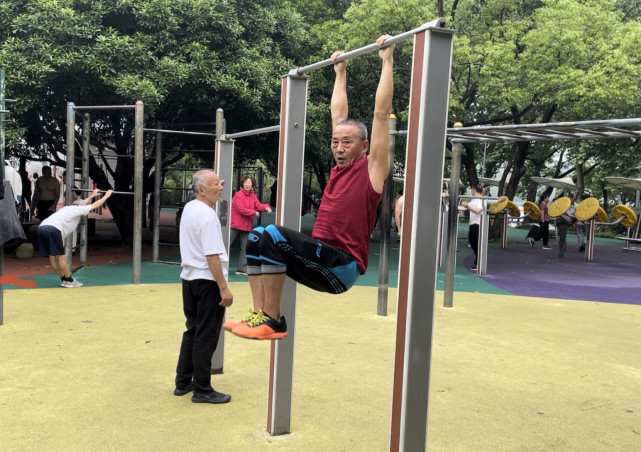 打卡15分钟健身圈寻访烈士公园的晨练牛人