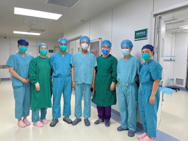 我院党委书记赵百孝到麻醉科手术室调研和考察工作