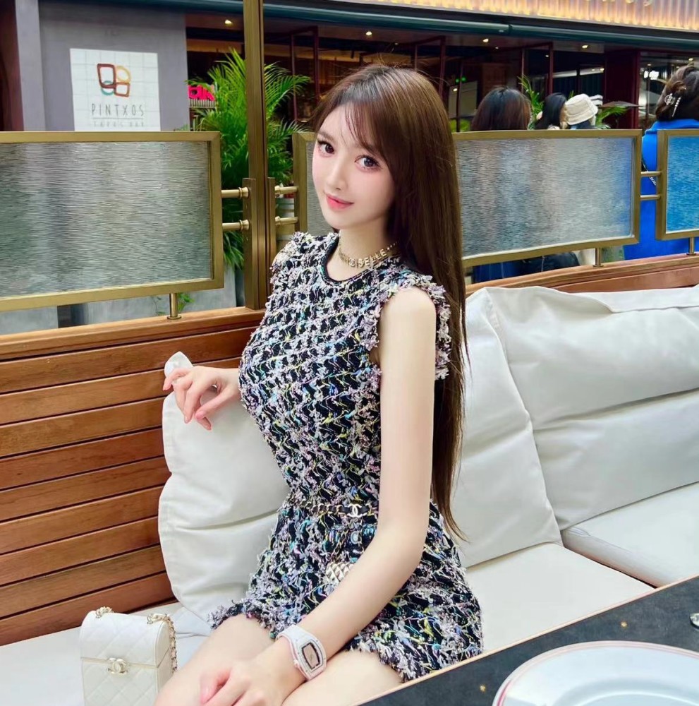 黄晓明绯闻女友叶珂旧照被扒离开滤镜颜值大跌被质疑换头