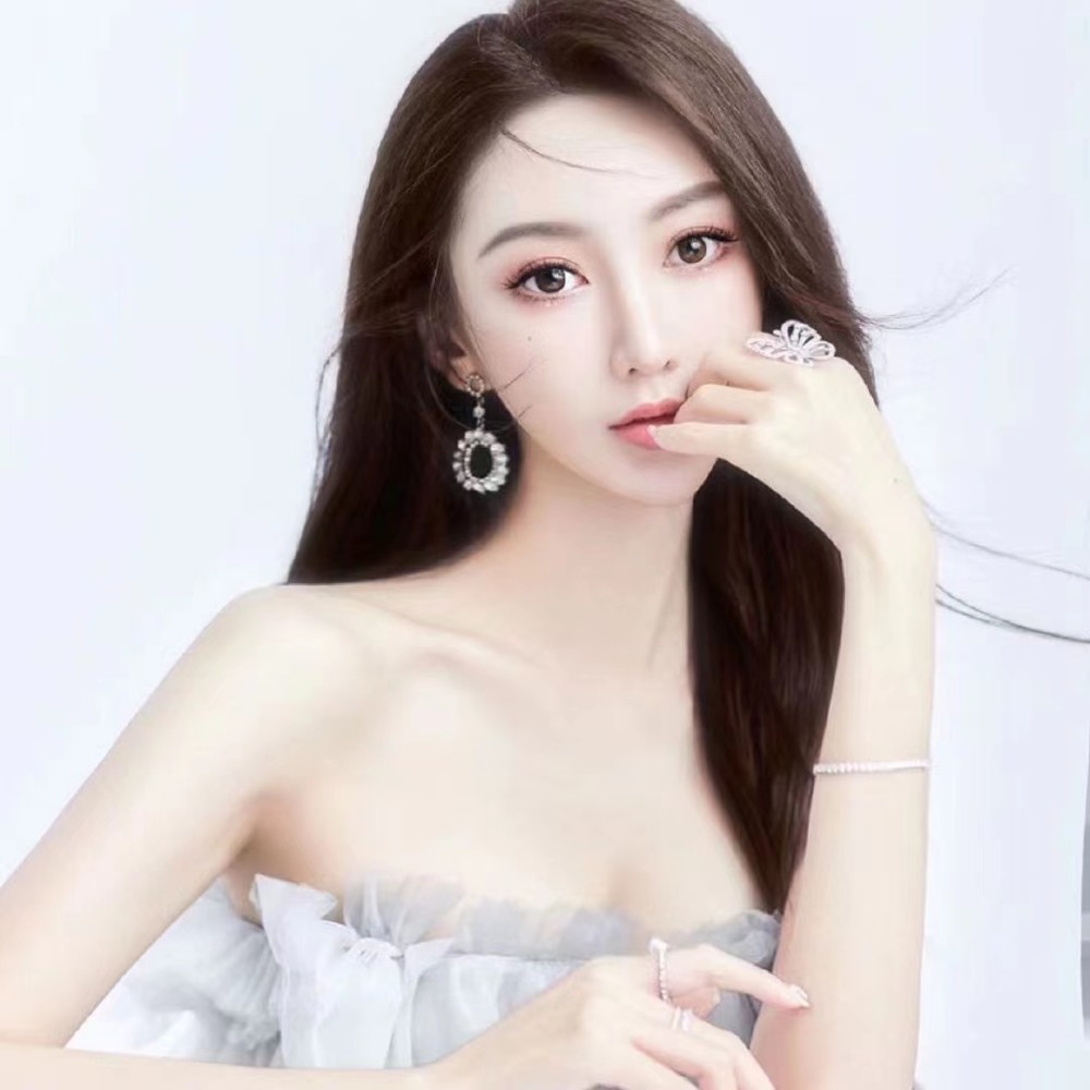 黄晓明绯闻女友叶珂旧照被扒离开滤镜颜值大跌被质疑换头