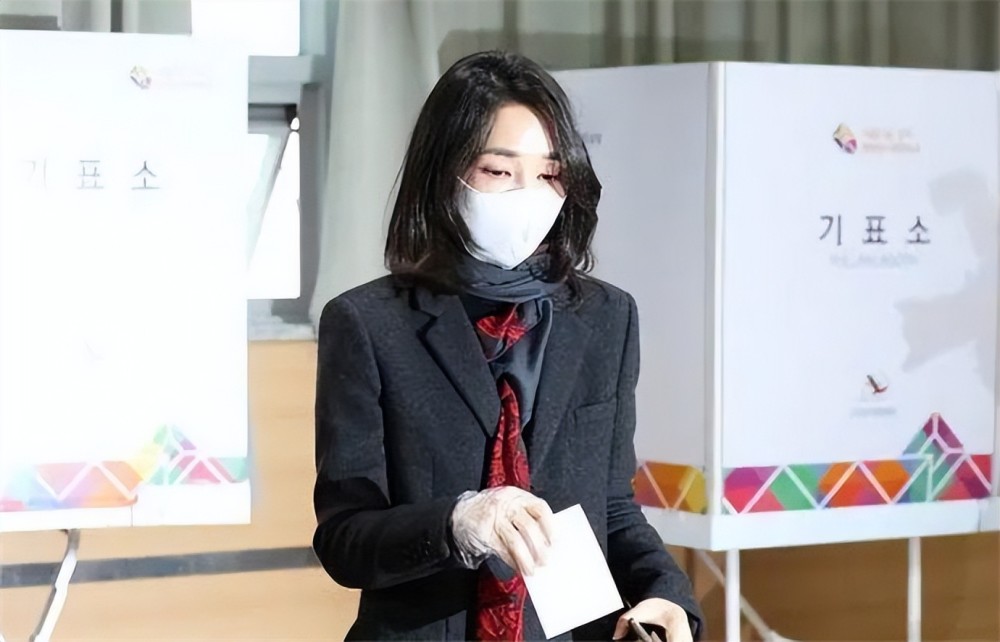 韩国第一夫人金建希 被爆学历造假整容行贿 因高颜值仍有死忠粉 腾讯新闻