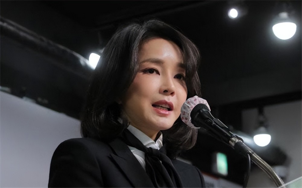 韩国第一夫人金建希 被爆学历造假整容行贿 因高颜值仍有死忠粉 腾讯新闻