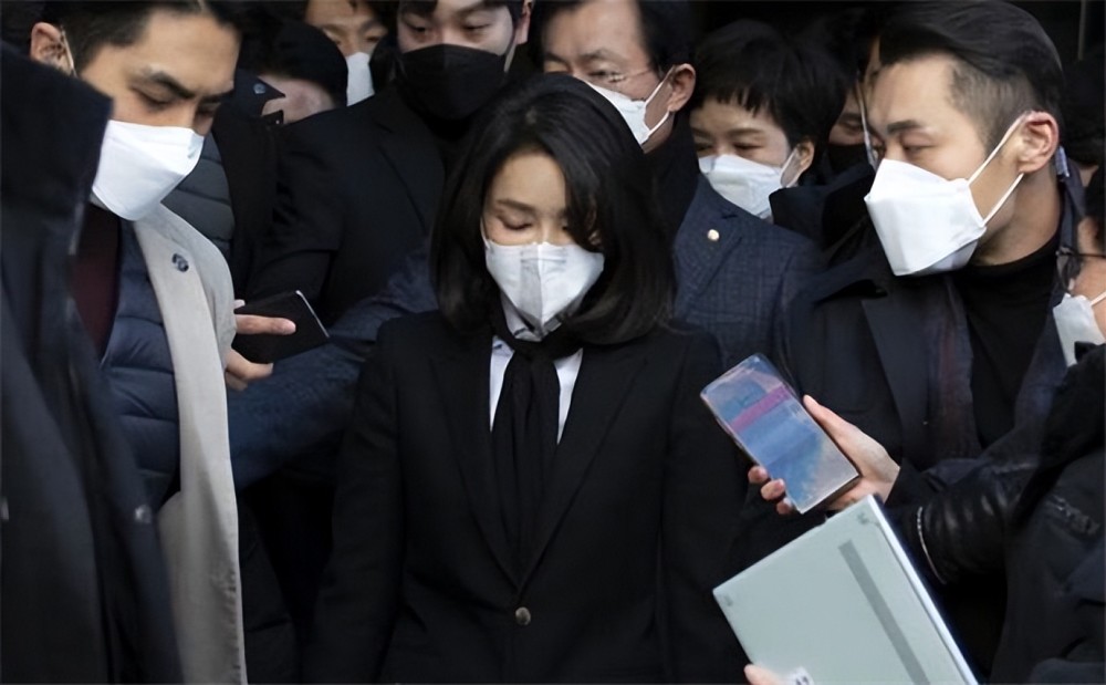 韩国第一夫人金建希 被爆学历造假整容行贿 因高颜值仍有死忠粉 腾讯新闻
