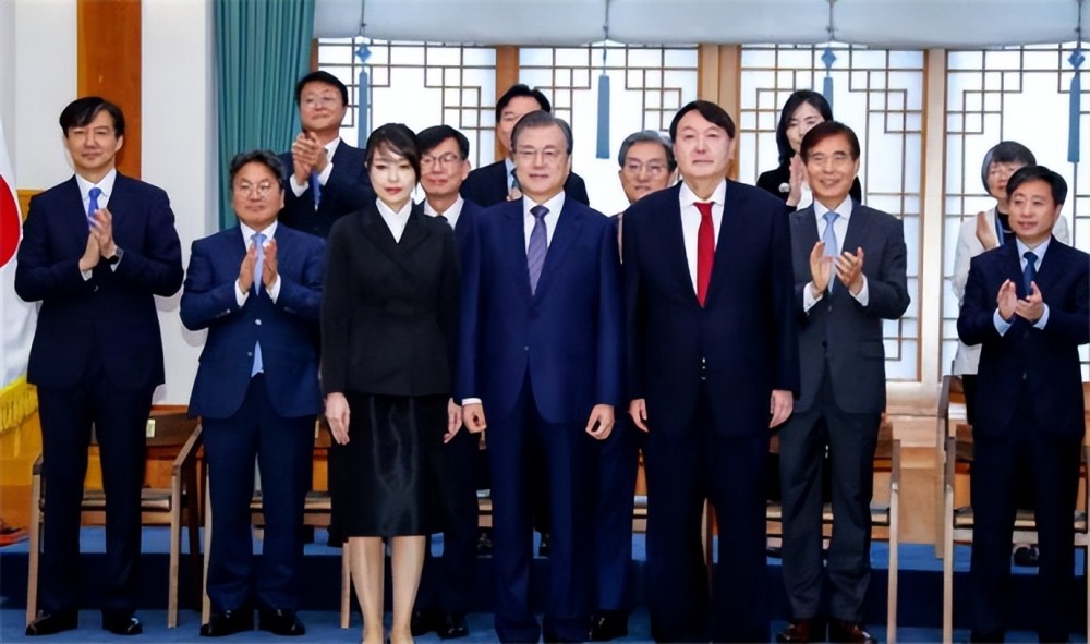 韩国第一夫人金建希 被爆学历造假整容行贿 因高颜值仍有死忠粉 腾讯新闻