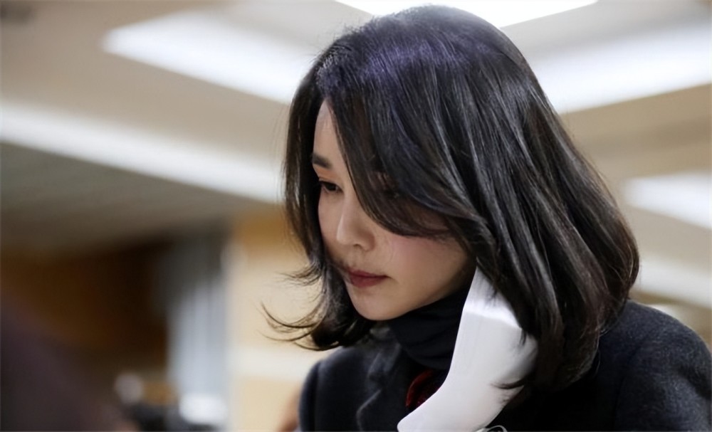 韩国第一夫人金建希 被爆学历造假整容行贿 因高颜值仍有死忠粉 腾讯新闻
