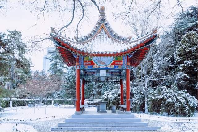 (致知楼(师大博物馆(师大夜景(陕师大俯瞰图)陕西师范大学学校位于