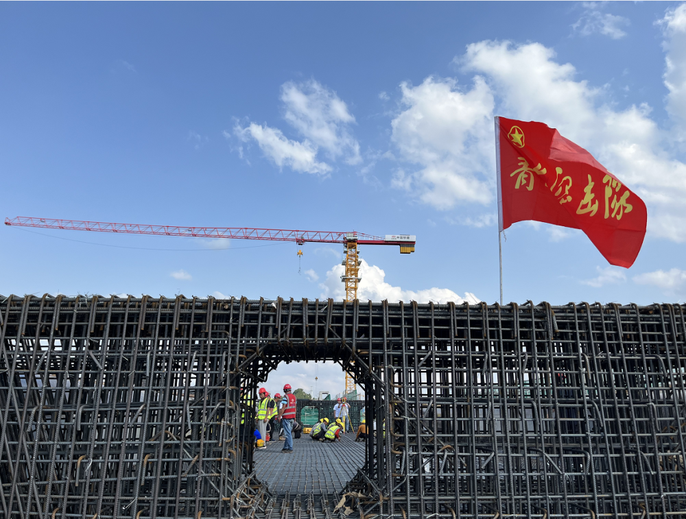 以身边榜样激发奋进力量中国铁建在蓉单位积极投身蓉城建设