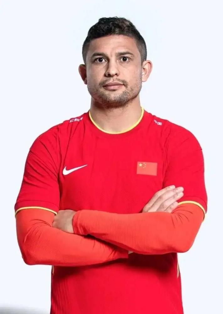 北京时间5月22日,央视栏目记者刘思远以视频方式专访了四名归化外籍