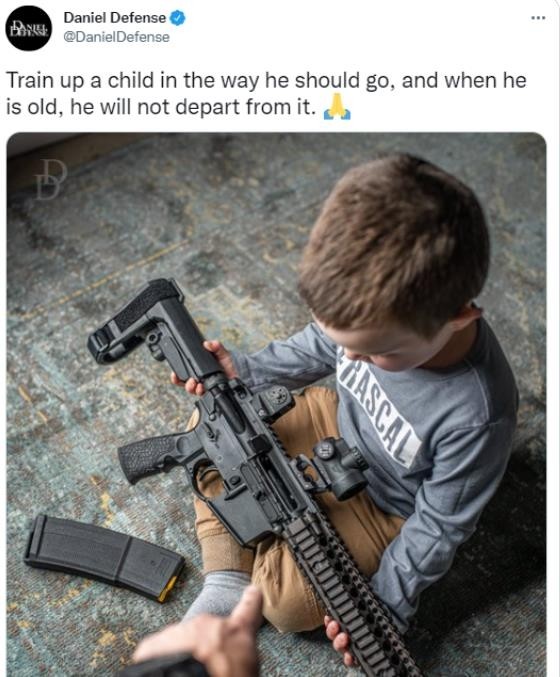 引发众怒！美国军火商用儿童当广告模特推销突击步枪（图）