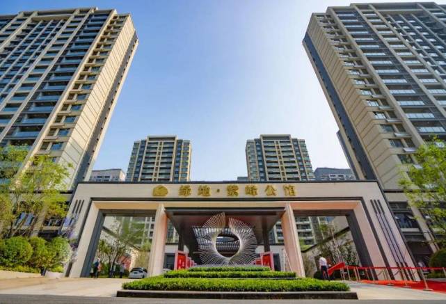 提前150天兑现紫峰公馆工地开放源自国企的实力担当