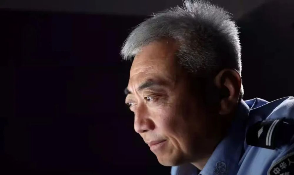 【警徽荣耀 龙警回声】全国特级优秀人民警察杨锐:凝聚标杆力量 闪耀