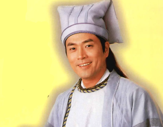 亚视一哥陈庭威罕露面,60岁减肥成功重拾帅气,疑似复出直播带货