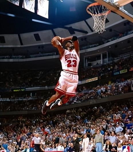 科比生涯1043次扣篮,乔丹1023次,詹姆斯呢?_腾讯新闻