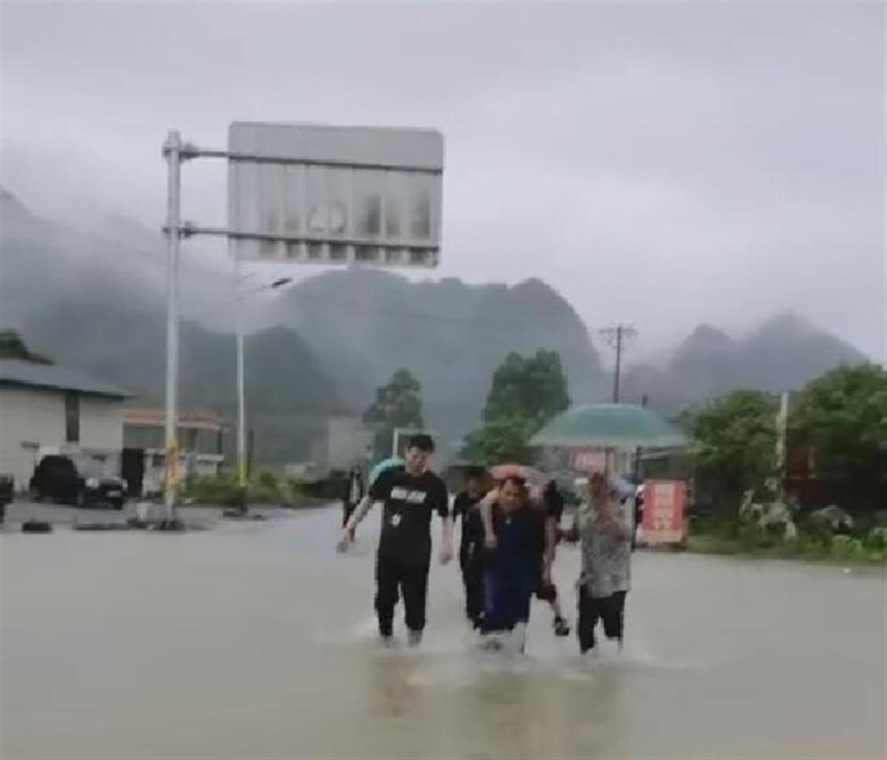 广西忻城两学生洪水中遇难，教育部门：收到预警，没想到会下这么大华侨护照证件号