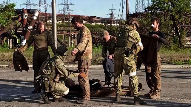 乌军被俘8000人发布俄军战俘忏悔视频国际组织痛批乌克兰政府