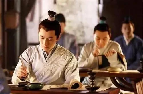 在当时,秀才科类似于明清的状元,是科第最高的等级.